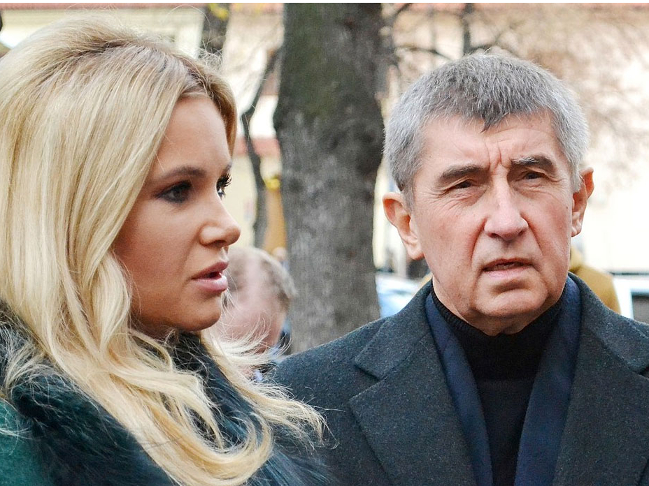 Andrejs Babišs ar kundzi. 