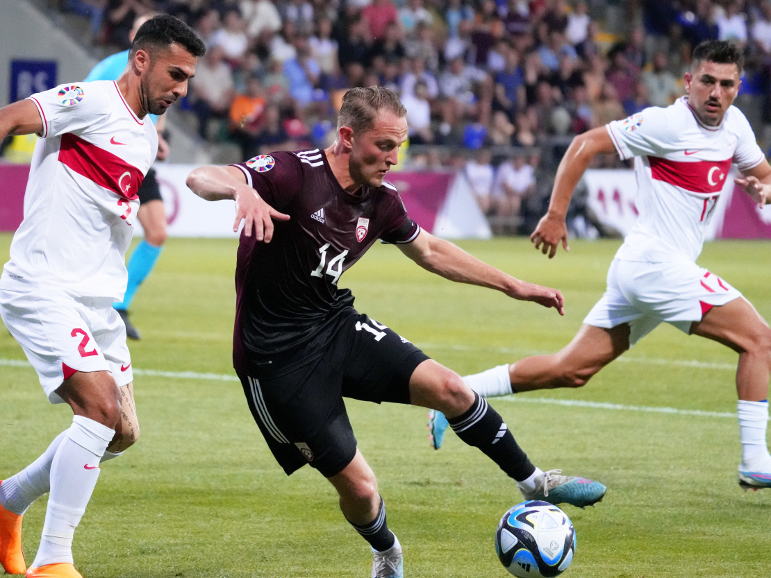 Eiropas čempionāta kvalifikācijas turnīra spēle futbolā, kurā tiekas Latvijas un Turcijas futbola izlases.