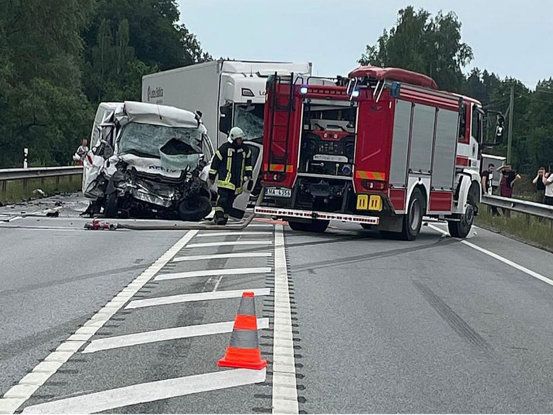 Traģiska satiksmes negadījuma dēļ uz Tallinas šosejas pie Ādažiem bloķēta satiksme.