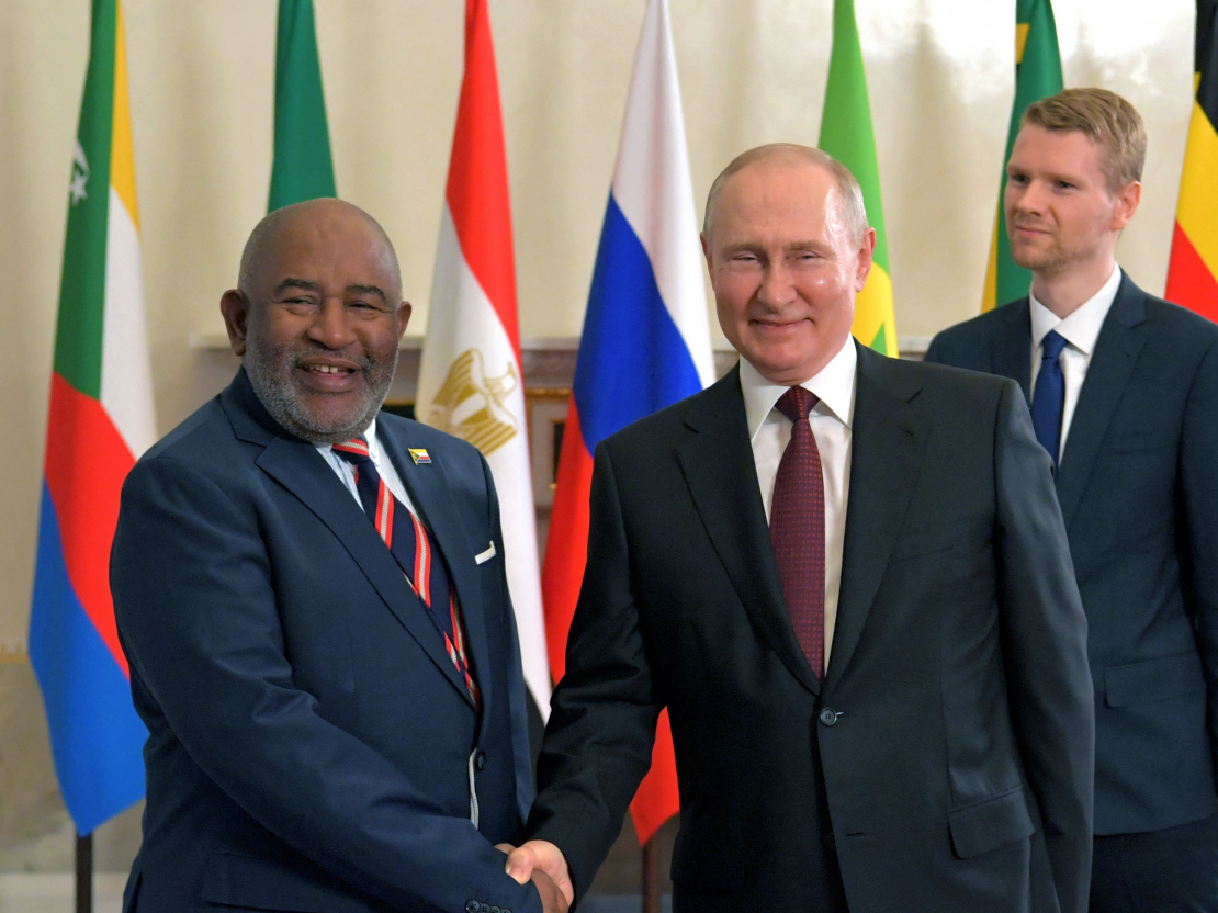 Komoru Salu Savienības prezidents Azali Asumani tiekas ar Vladimiru Putinu.