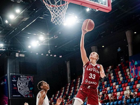 Ar Kitijas Laksas teicamo precizitāti tālmetienos (10/17) bija par maz, lai izcīnītu vairāk par vienu uzvaru.