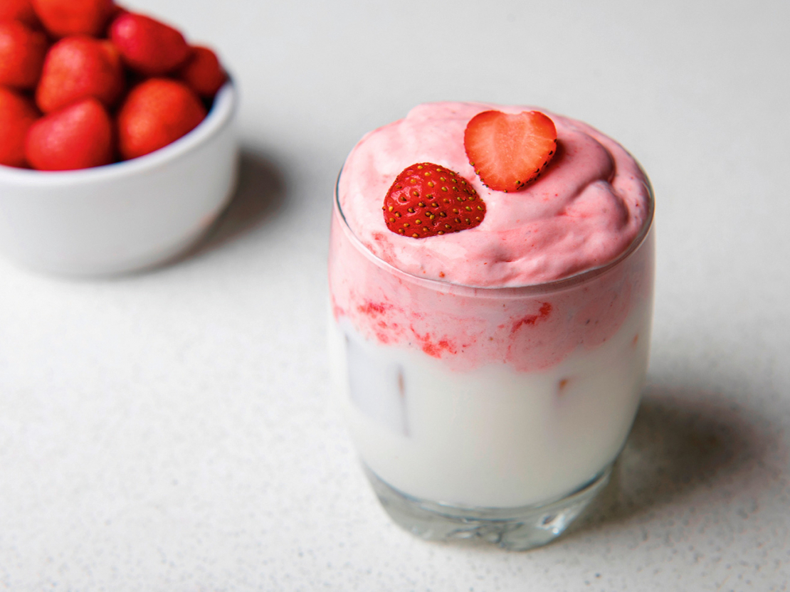 Zemeņu putas ar vaniļas mērci