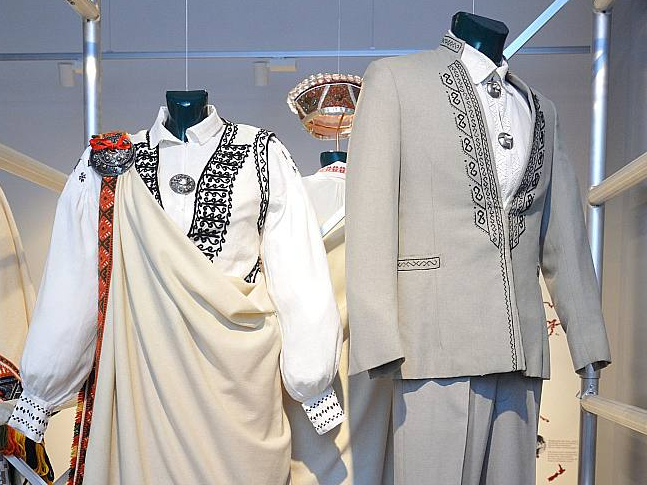 Nīcas tautastērpi.