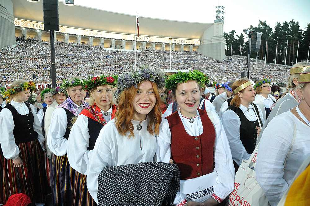 Dziesmu un deju svētkos šogad piedalīsies ap 40 000 dalībnieku un tiem gatavojušies vairāk nekā 1600 kolektīvu no visas Latvijas.