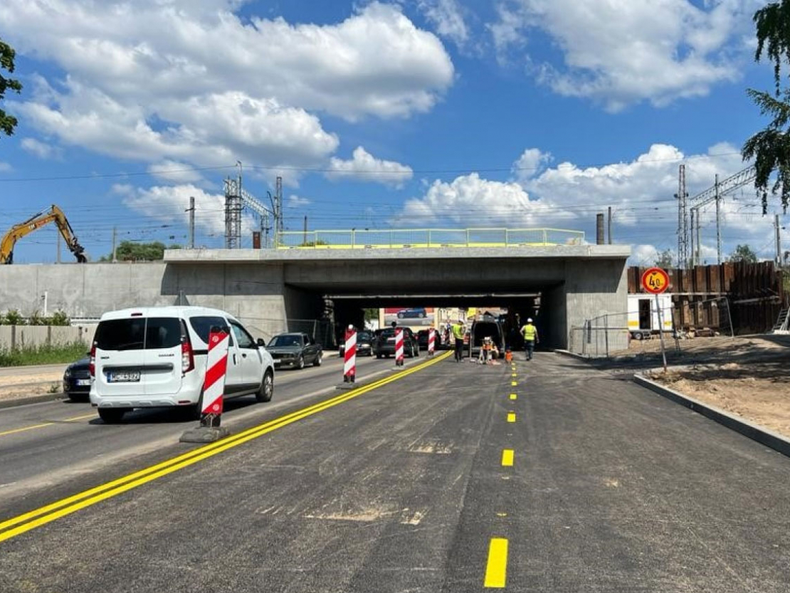 Lāčplēša ielā atjaunota četru joslu satiksme.