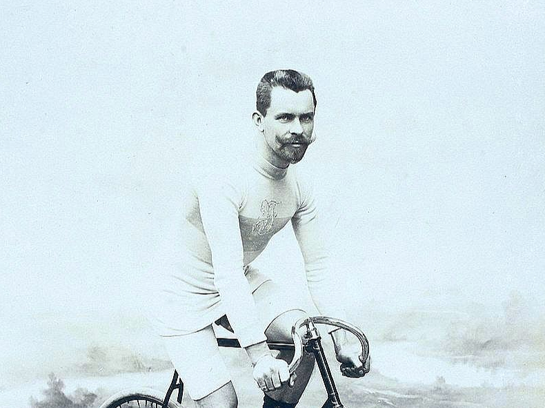 Velosipēds, ko agrāk uzskatīja par niekošanos, kļuva par pilntiesīgu un masveidā pieejamu transporta līdzekli.
