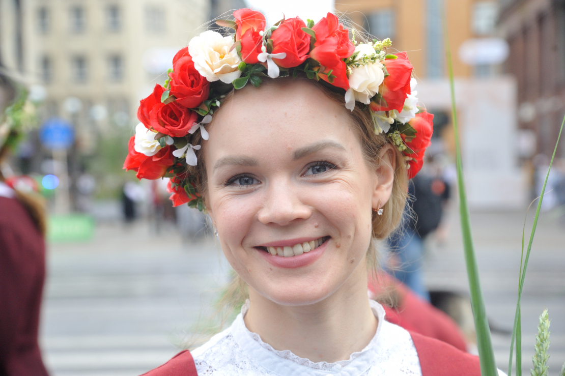 XXVII Vispārējo latviešu Dziesmu un XVII Deju svētku gājiens.