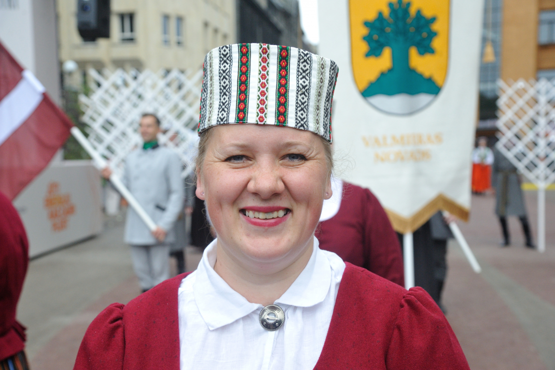 XXVII Vispārējo latviešu Dziesmu un XVII Deju svētku gājiens.