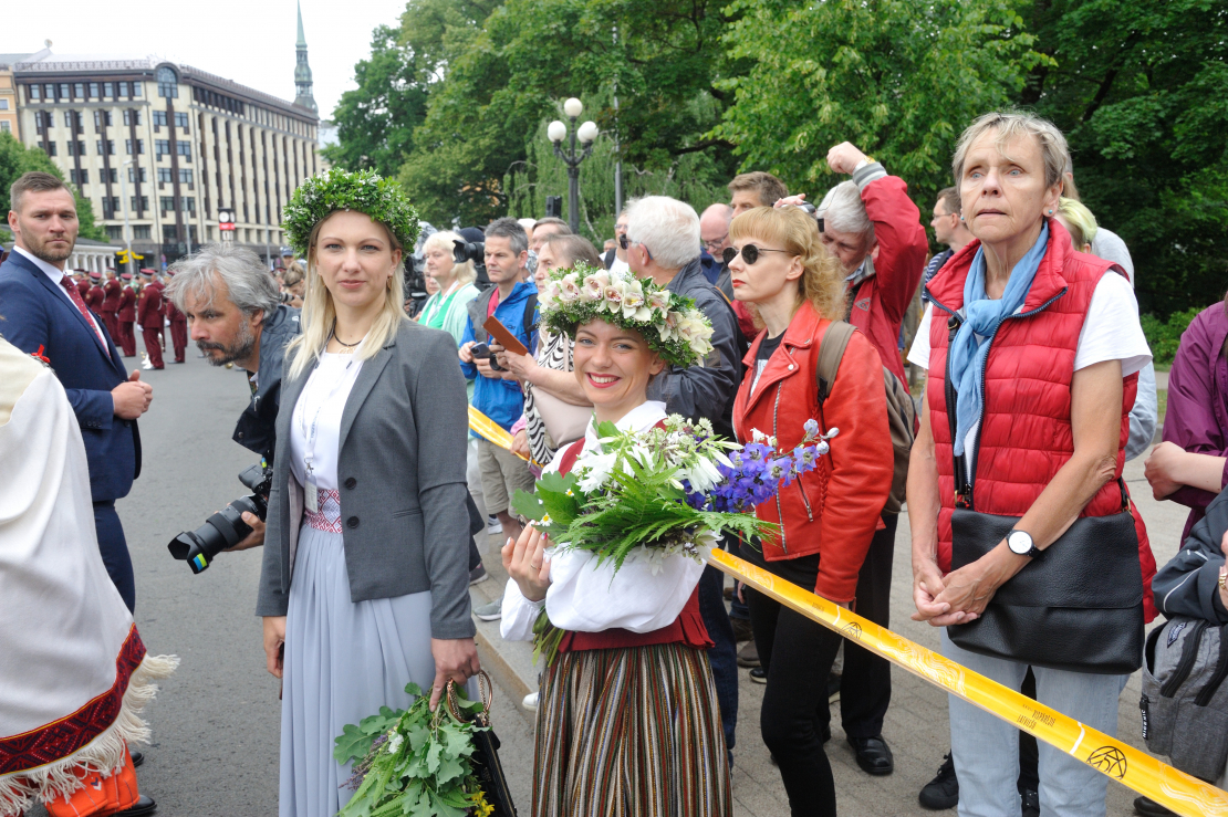 XXVII Vispārējo latviešu Dziesmu un XVII Deju svētku gājiens.