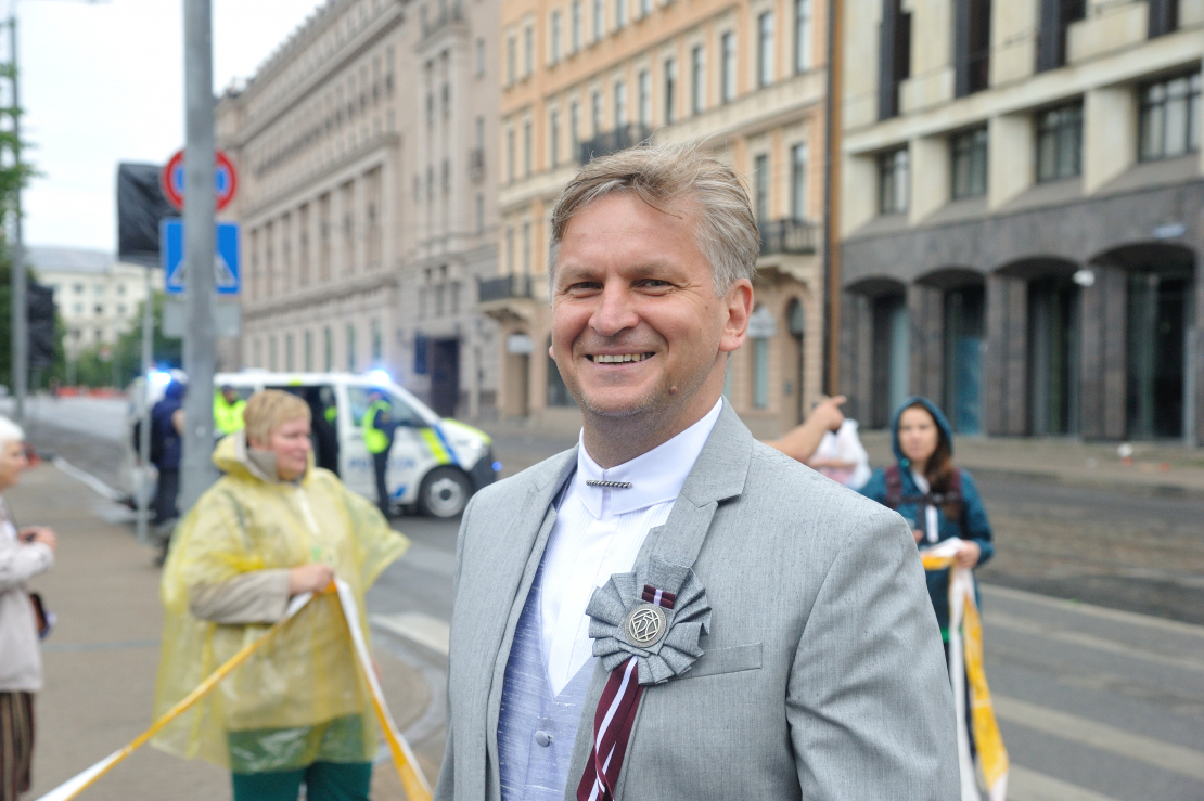 XXVII Vispārējo latviešu Dziesmu un XVII Deju svētku gājiens. Ints Teterovskis.