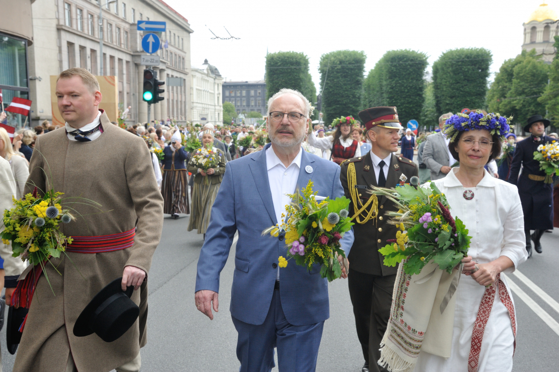 XXVII Vispārējo latviešu Dziesmu un XVII Deju svētku gājiens. Egils Levits.