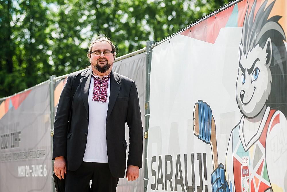 Imants Liepiņš: "Var teikt, ka mans Ukrainas pieredzes kopsavilkums izpaudies liriskā veidā. Cik nu liriskā, bet tomēr. Ko gan var gaidīt no autora, kas piedzīvojis terora režīmu Doneckā, pabijis zem krievu raķešu apšaudes Zaporižjā ..."