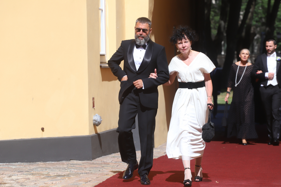 Svinīgā pieņemšana par godu Valsts prezidenta inaugurācijai. Viesturs Kairišs un Ieva Jurjāne.
