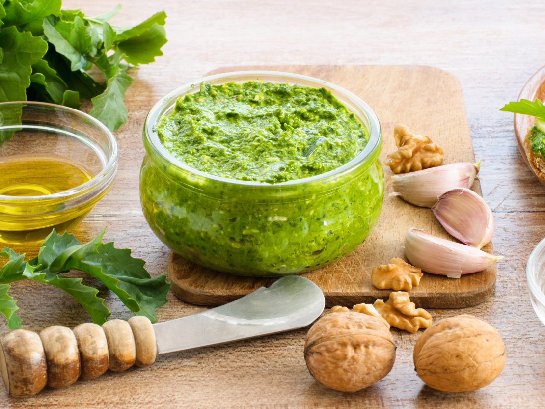 Pesto piestāv visiem ēdieniem – gan uz maizītes, gan tomāta, gan pievieno tomātu vai kādai citai zupai. 