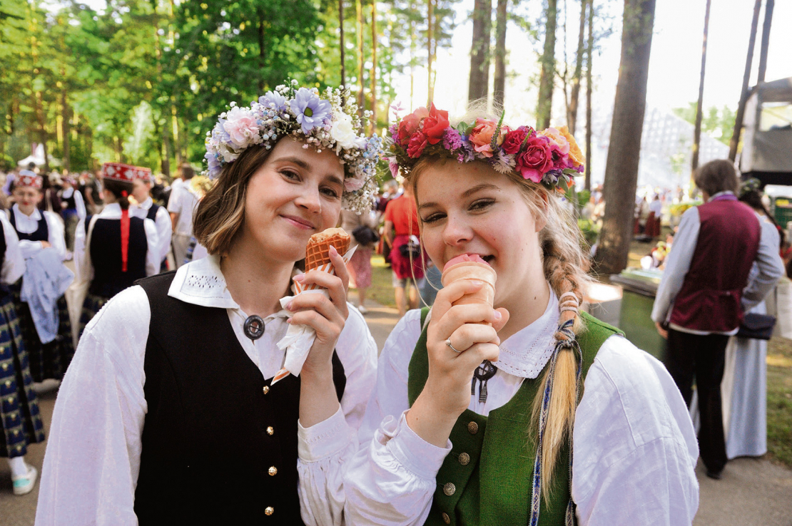Saldējums svētkos bija padārgs, bet garšīgs.