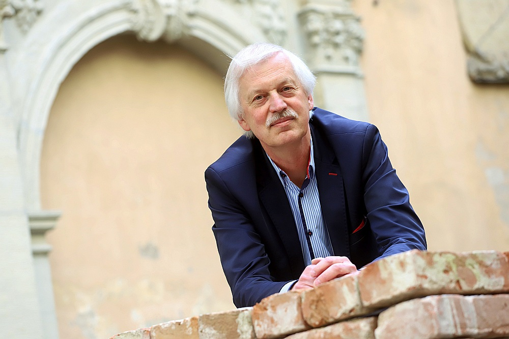 Juris Dambis: "Pārmaiņas kopš 1988. gada, kad izveidoja Valsts kultūras pieminekļu aizsardzības inspekciju, ir milzīgas. Tagad varbūt ir desmitā daļa no tā laika problēmām."