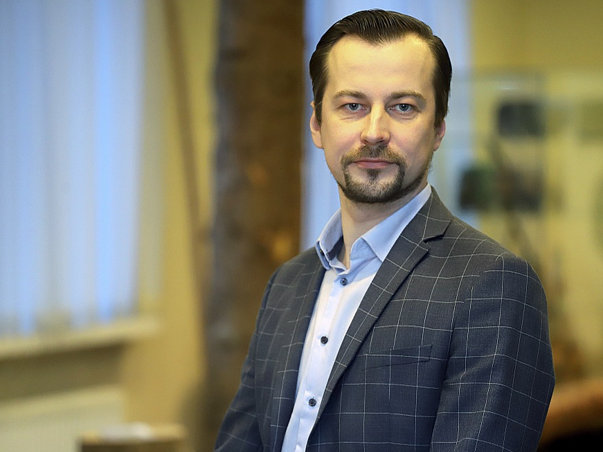 "Man ir svarīgi, lai visi meža īpašnieki saglabā katrs savu dzinuli nodarboties ar mežsaimniecību," tā Latvijas Kokrūpniecības federācijas,
Latvijas Neatkarīgo mežizstrādātāju asociācijas,
Latvijas Kokapstrādes uzņēmēju un eksportētāju asociācijas izpilddirektors Artūrs Bukonts.