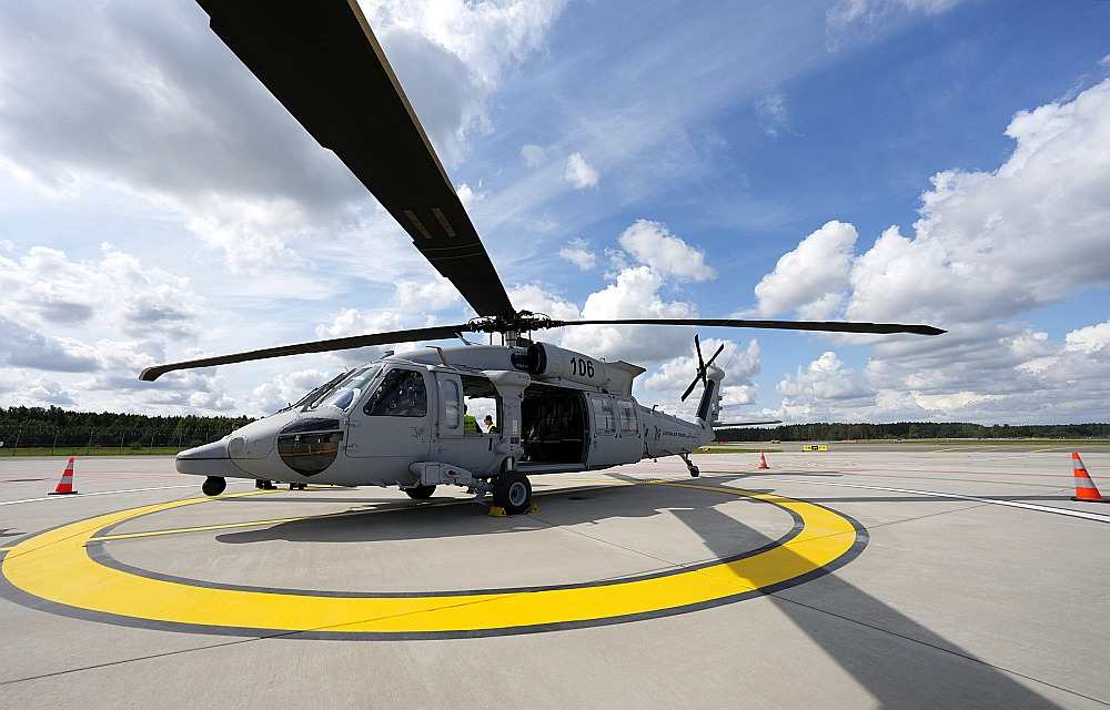 Lidostas "Rīga" heliports jeb helikopteru nosēšanās laukums. 