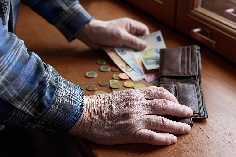 Labklājības ministrija ir izstrādājusi grozījumus 2. līmeņa pensiju regulējumā, kuru mērķis ir dot cilvēkam izvēles brīvību izstāties no 2. līmeņa pensiju sistēmas. Rudenī tie tiks apspriesti Saeimas Sociālo un darba lietu komisijā.