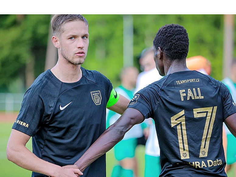 Daniels Balodis un senegālietis Pepe Fals sarūgtināti pēc zaudējuma Ļubļanas "Olimpijai", taču valmieriešu eirokausi tikai tagad pa īstam sāksies.
