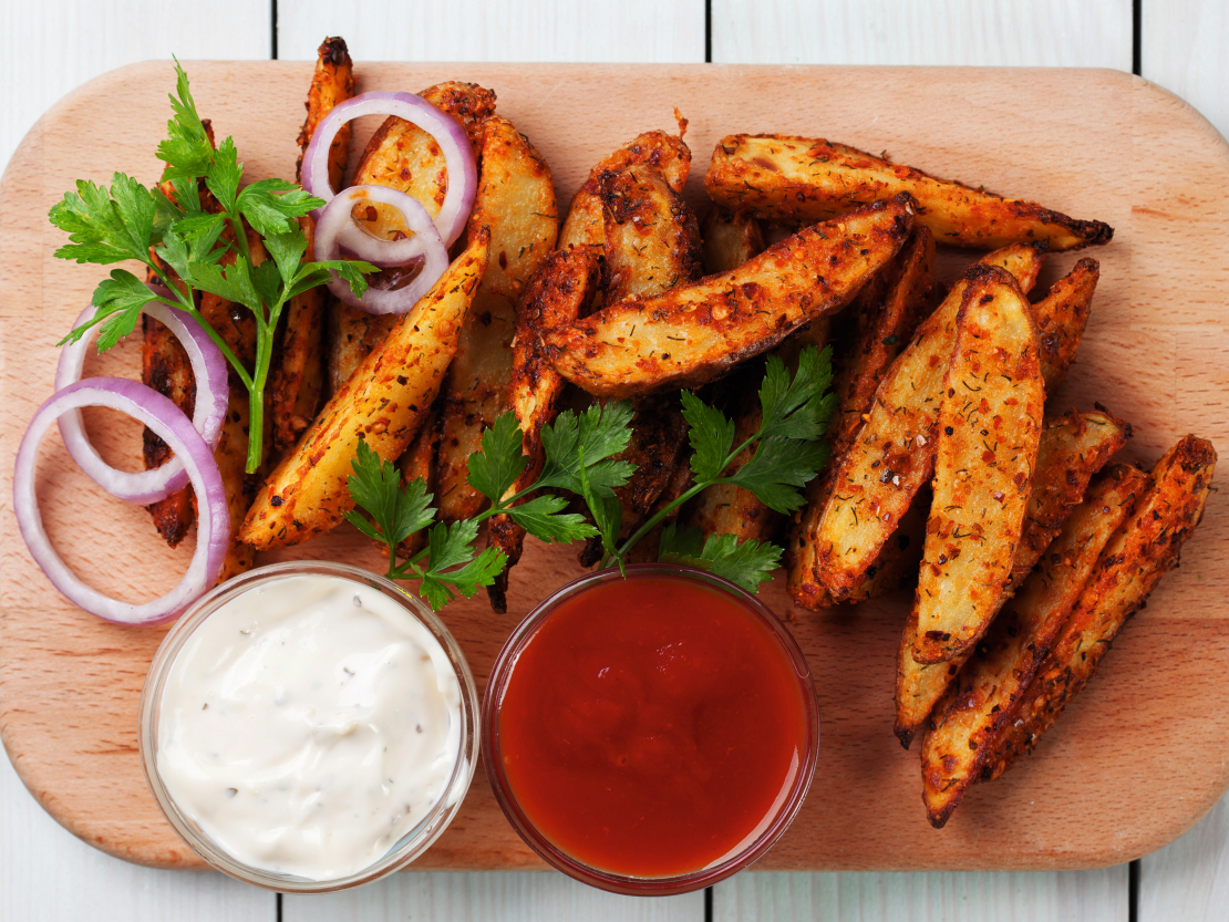 Pikantie kartupeļi.