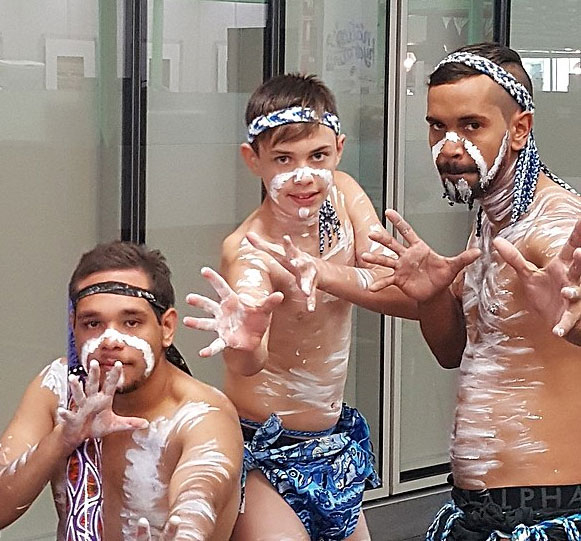 Tradicionālie aborigēnu dejotāji.