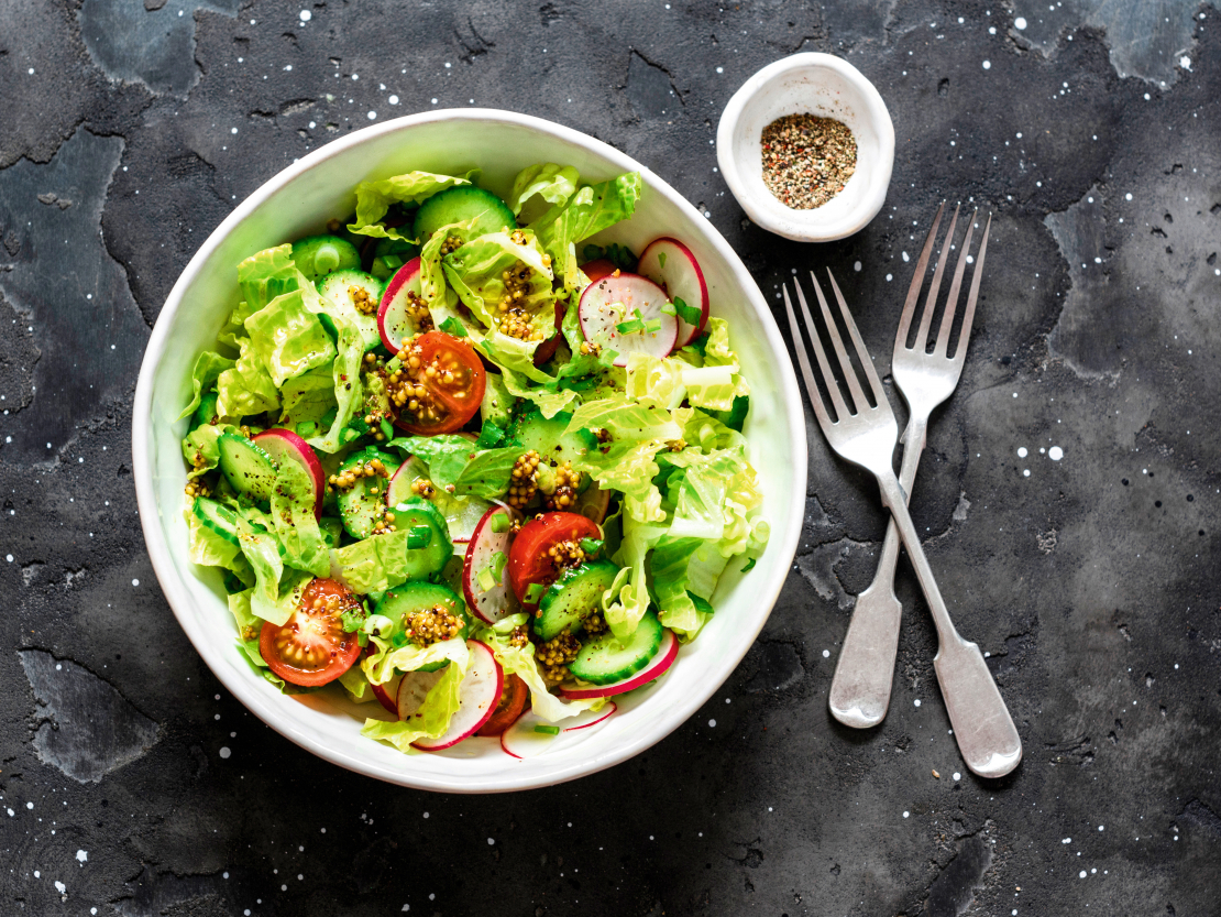 Kartupeļu un redīsu salāti.