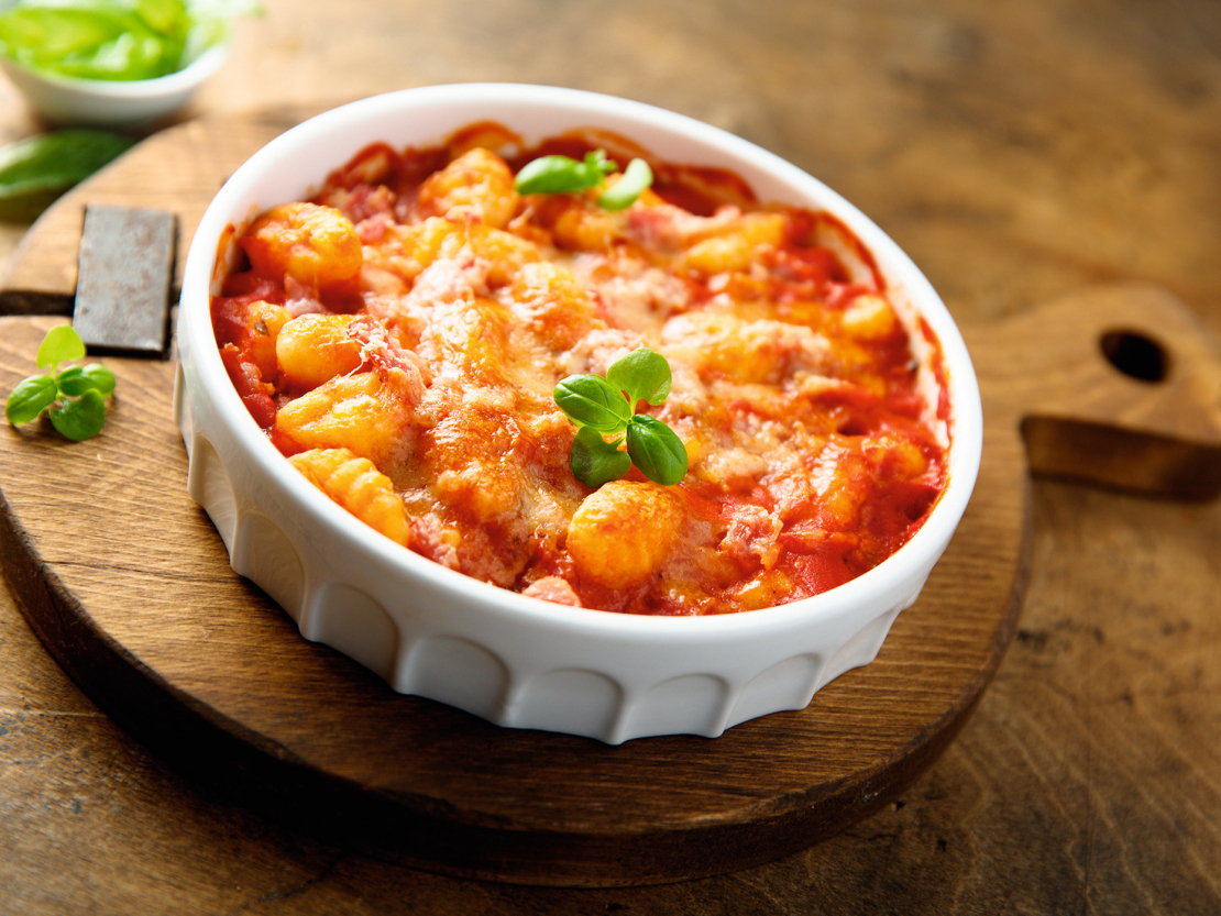 Spinātu un kartupeļu sacepums.