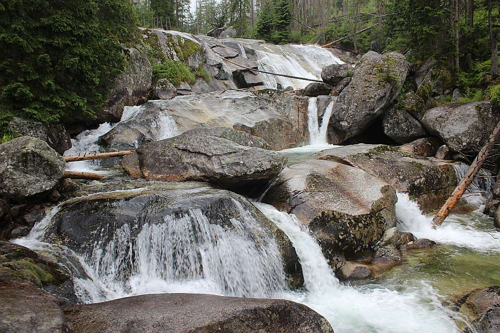 Ūdenskritums Augstajos Tatros Starijsmakovecas apkaimē.