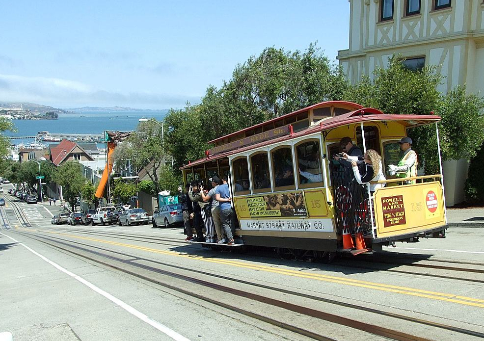 Trošu tramvajs Sanfrancisko mūsdienās.