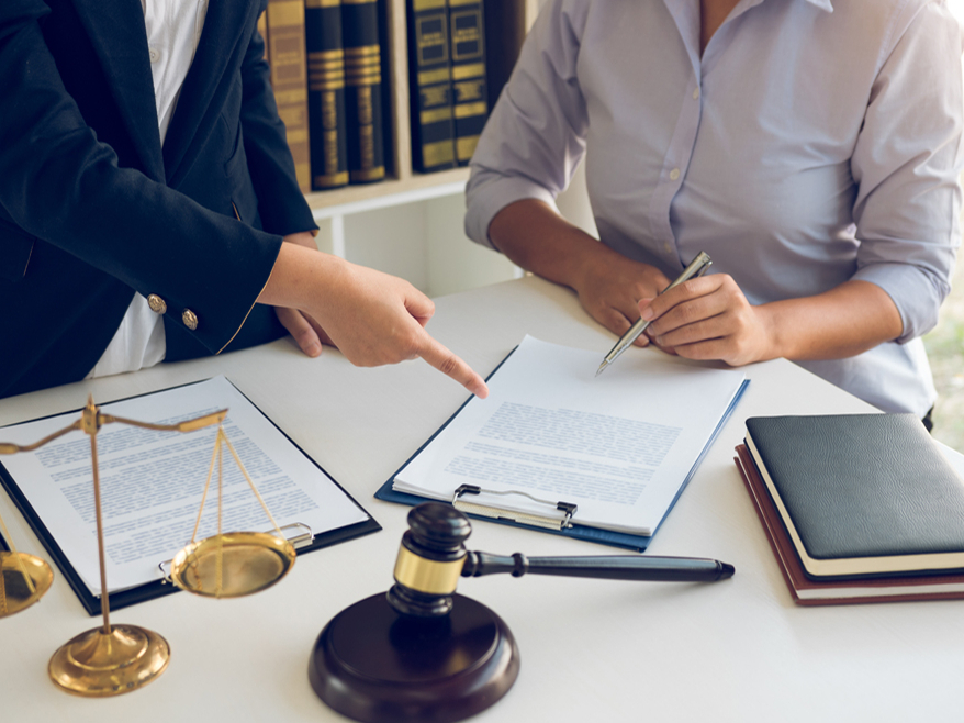 Mazbērniem kā sava tēva mantiniekiem ir tiesības iegūt ēkas, kas ietilpa vecāsmātes mantojumā.