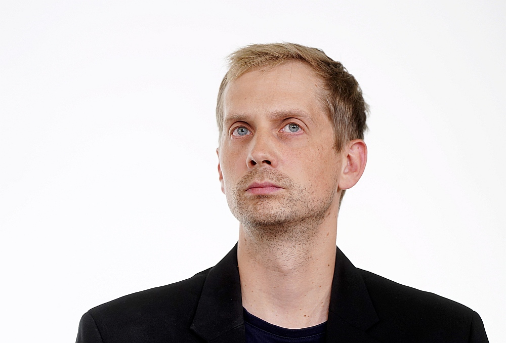 Režisors Elmārs Seņkovs.