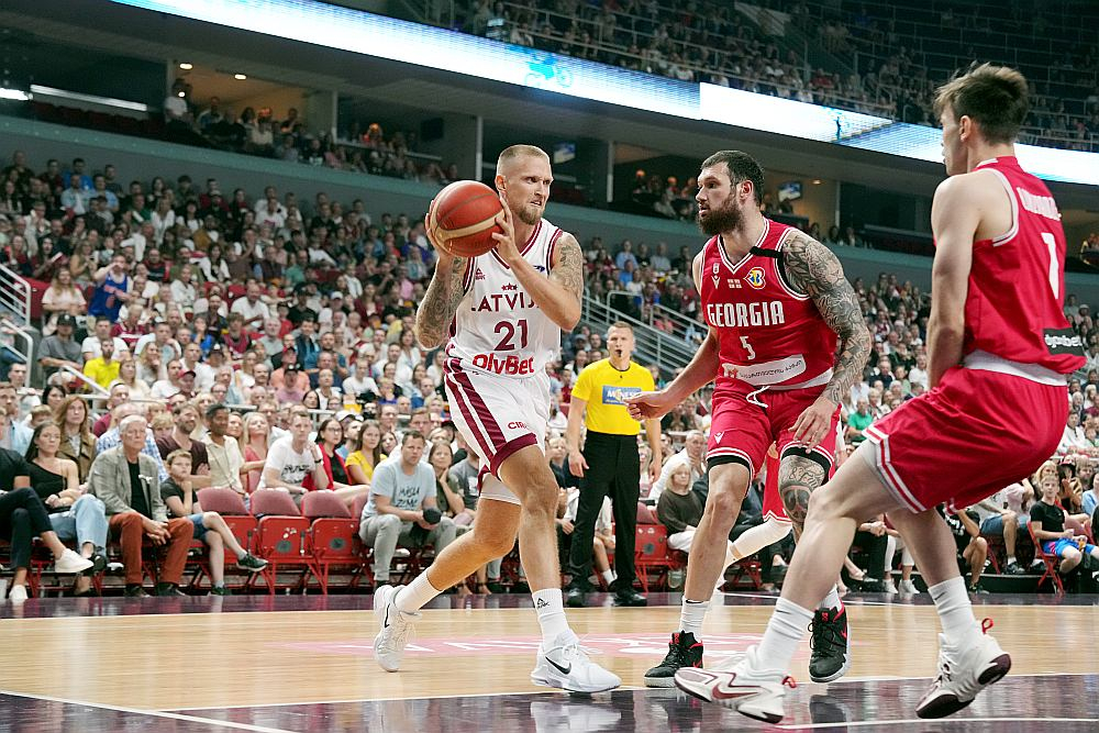 Aigars Šķēle pārbaudes spēlē pret Gruziju guva 16 punktus, palīdzot Latvijas izlasei svinēt pārliecinošu uzvaru.