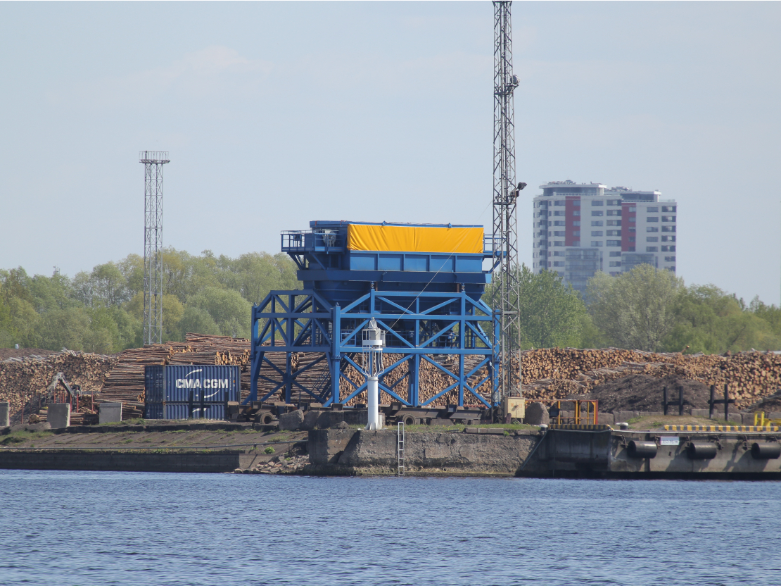 Kokmateriālu terminālis Rīgas ostā.