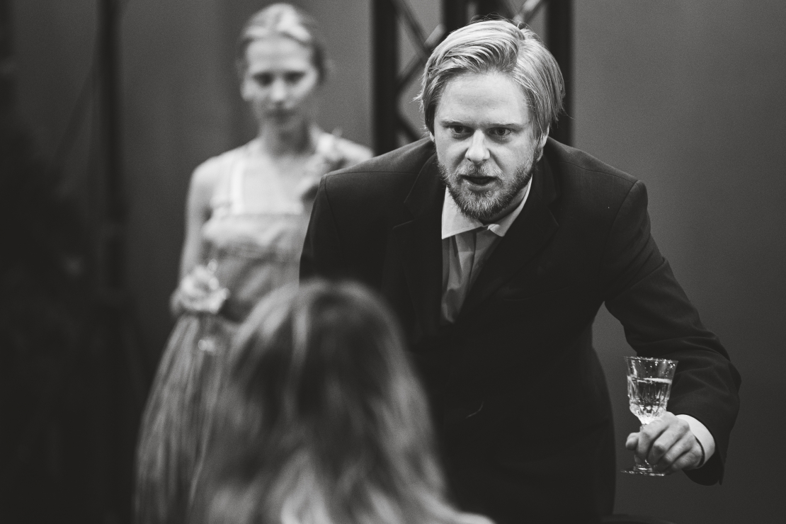 Dailes teātrī top Džona Malkoviča "Leopoldštate".