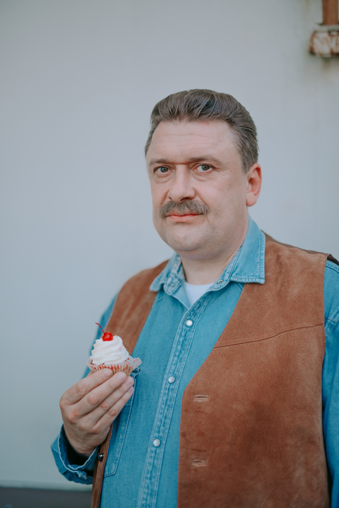 LMT komēdijseriāla "Pilna pastkaste" filmēšana Ķemeros. Imants Strads.