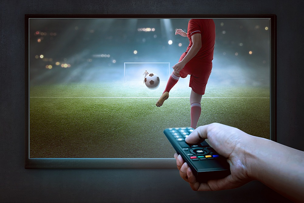 Televīzijas un interneta straumēšanas platformas īpaši interesē iegūt tiesības pārraidīt pasaules čempionātu futbolā, un spēļu rīkotājiem tas sagādā labu naudu.