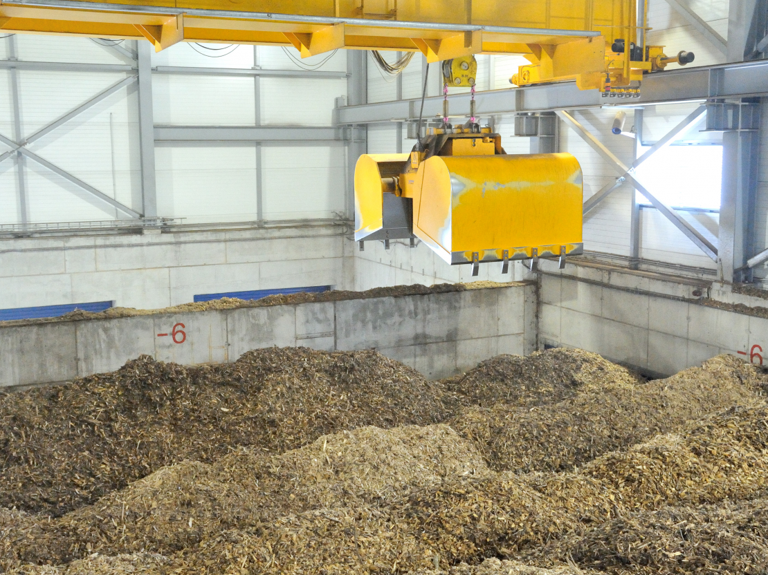 Šķelda siltumcentrālē.