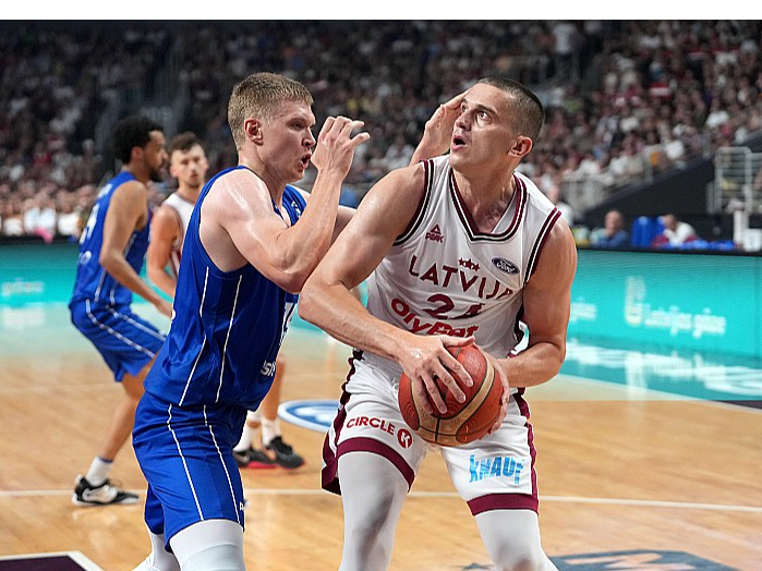 Andrejs Gražulis (no labās) bijis viens no Latvijas izlases stabilākajiem spēlētājiem aizvadītajos pārbaudes mačos.