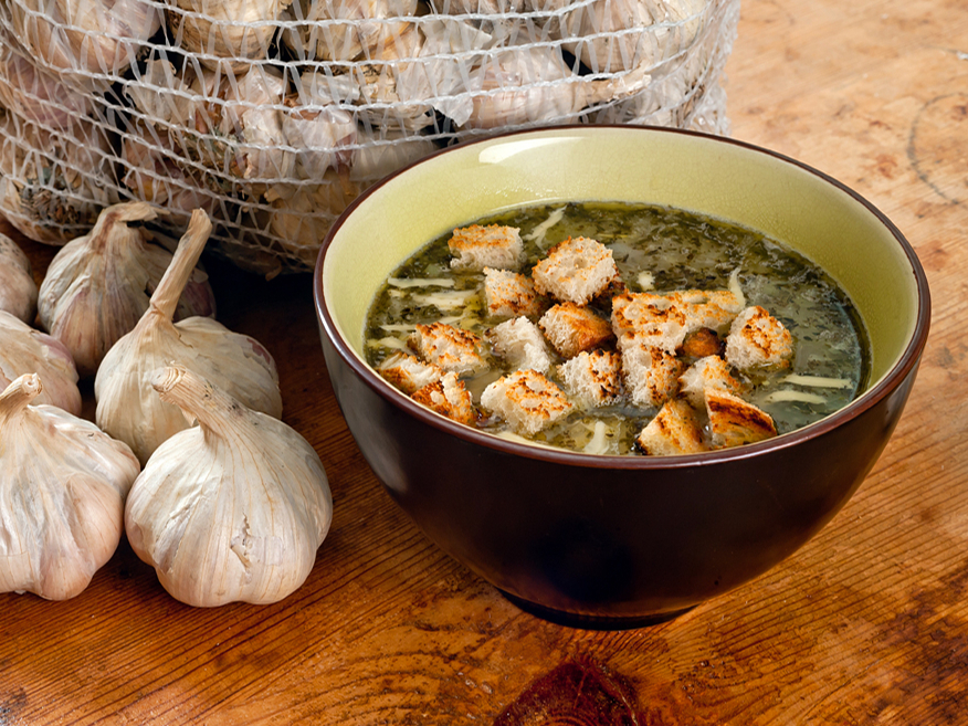 Ķiploku zupa.