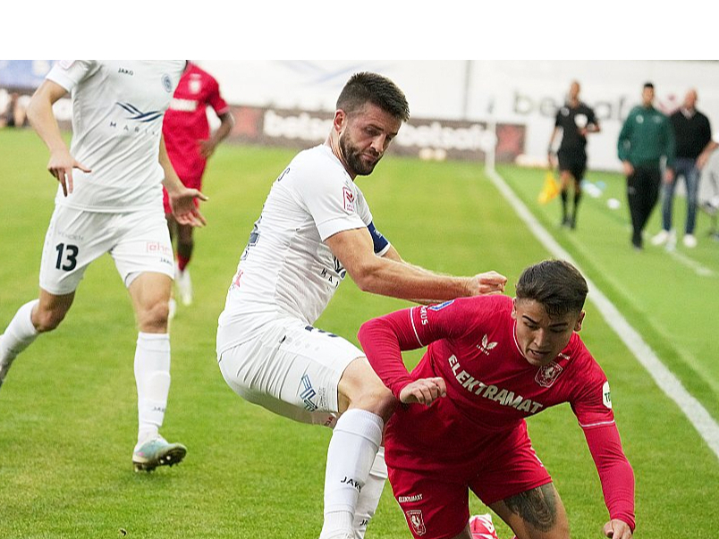Antonijs Černomordijs (centrā) ir apmierināts ar "Rigas" komandas sniegumu, bet ne rezultātu UEFA Konferences līgā.