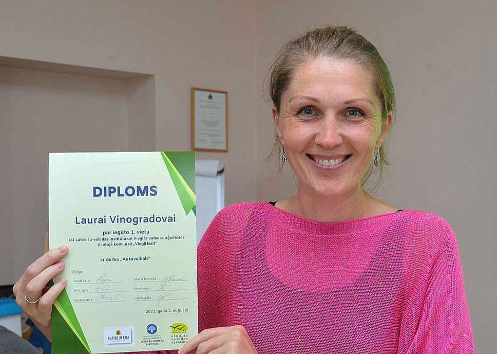 Rakstniece Laura Vinogradova atzīst: ir liels izaicinājums uzrakstīt literāro tekstu vieglā valodā, vienlaikus panākot, lai tas nebūtu tukšs.