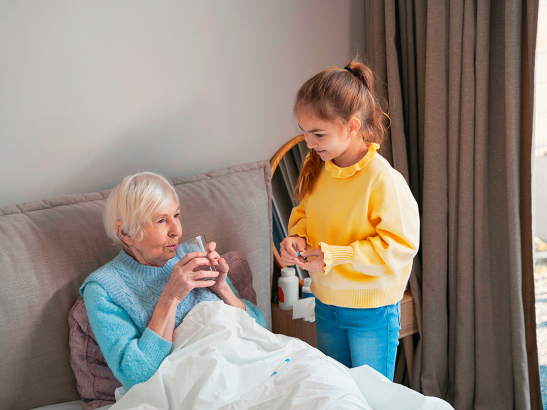 Līdz ar gadiem imūnsistēma pavājinās, un bērni tagad slimo ar tādiem vīrusiem, kurus viņu vecvecāki nav izslimojuši un nu izslimo līdz ar mazbērniem.