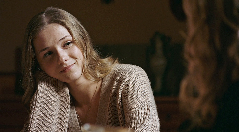 Katrīna Blaua bārenes Kristīnas lomā.