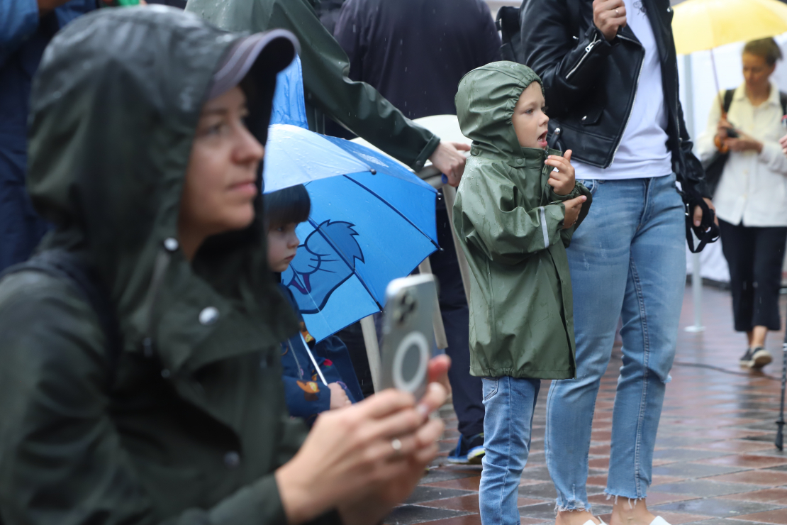 Artura Gruzdiņa grāmatas "Drošāks es" un aktivitāšu burtnīcas "Krāso droši" atvēršana.