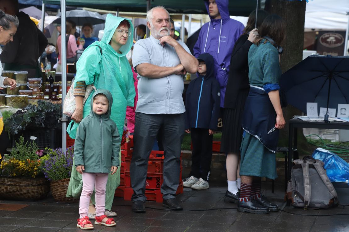 Artura Gruzdiņa grāmatas "Drošāks es" un aktivitāšu burtnīcas "Krāso droši" atvēršana.