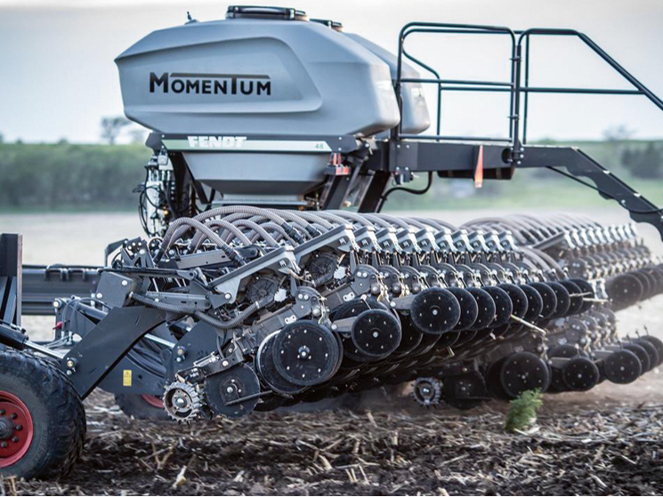 "Fendt Momentum" tiešās sējas sējmašīna.