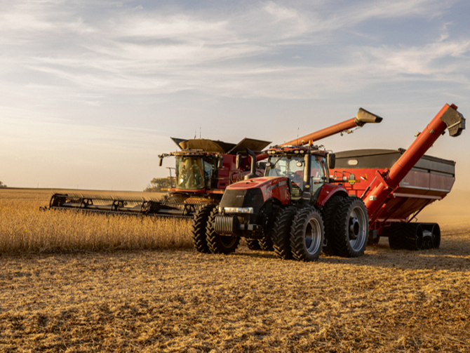 'Case IH Magnum Raven' mašīnas.