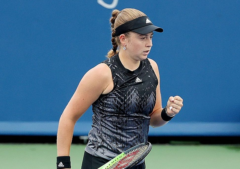Aļona Ostapenko.