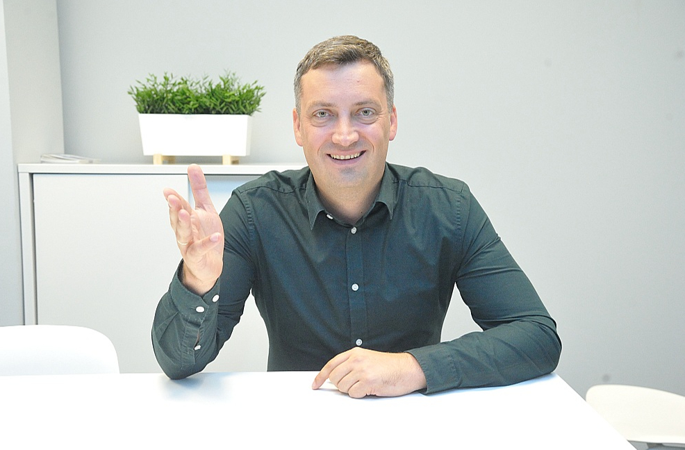 "SME Finance" Latvijas filiāles vadītājs Agris Indričevs: "Banku politika šobrīd skaidri norāda, ka tās izvēlējušās galvenokārt strādāt ar lieliem un zema riska klientiem. Tas nozīmē, ka mazajiem un vidējiem uzņēmumiem finansējums arvien biežāk būs jāmeklē nebanku kreditēšanas sektorā."